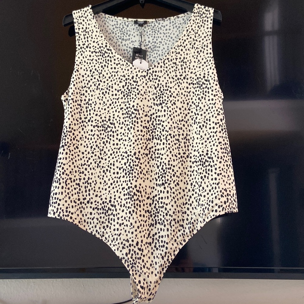 WHITE SPECKLED PRINT CONTOUR BODYSUIT SLEEVELESS V-NECK 
 TOP